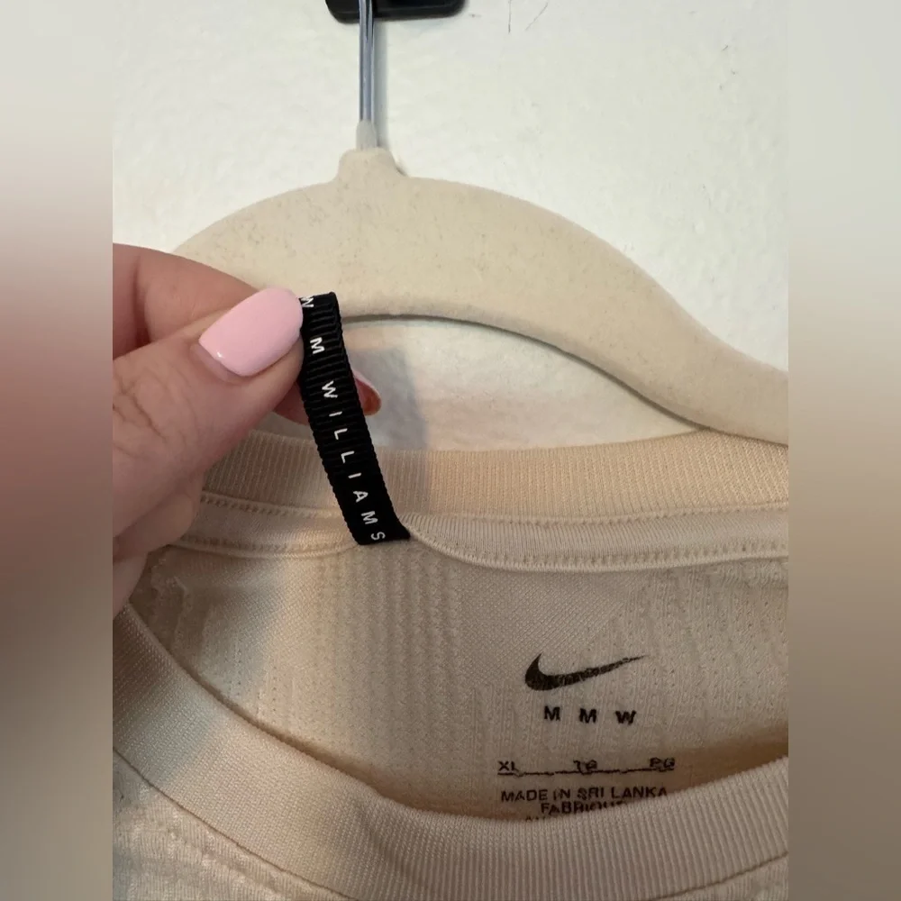 Nike x MMW Womens Athletic Yoga Top Beige Stretch EUC Size XL Long Sleeve